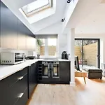 Beautiful 2 Bed With En Suite, Near Tube And Stamford Bridge