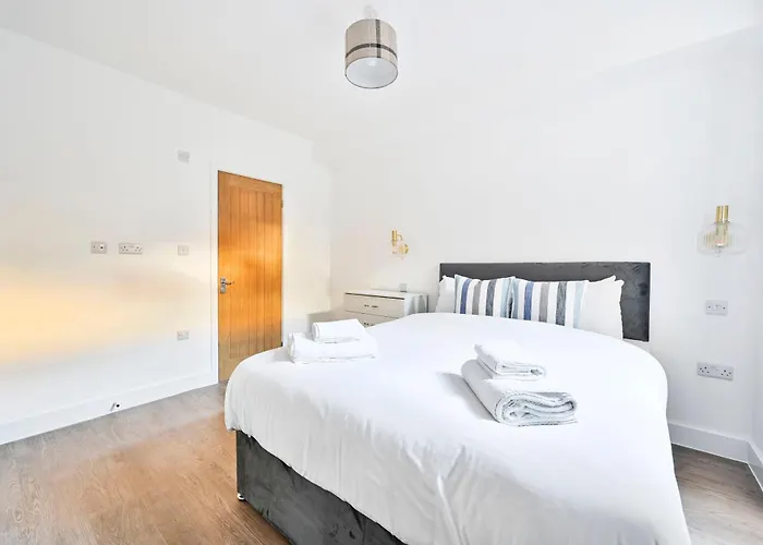 Beautiful 2 Bed With En Suite, Near Tube And Stamford Bridge