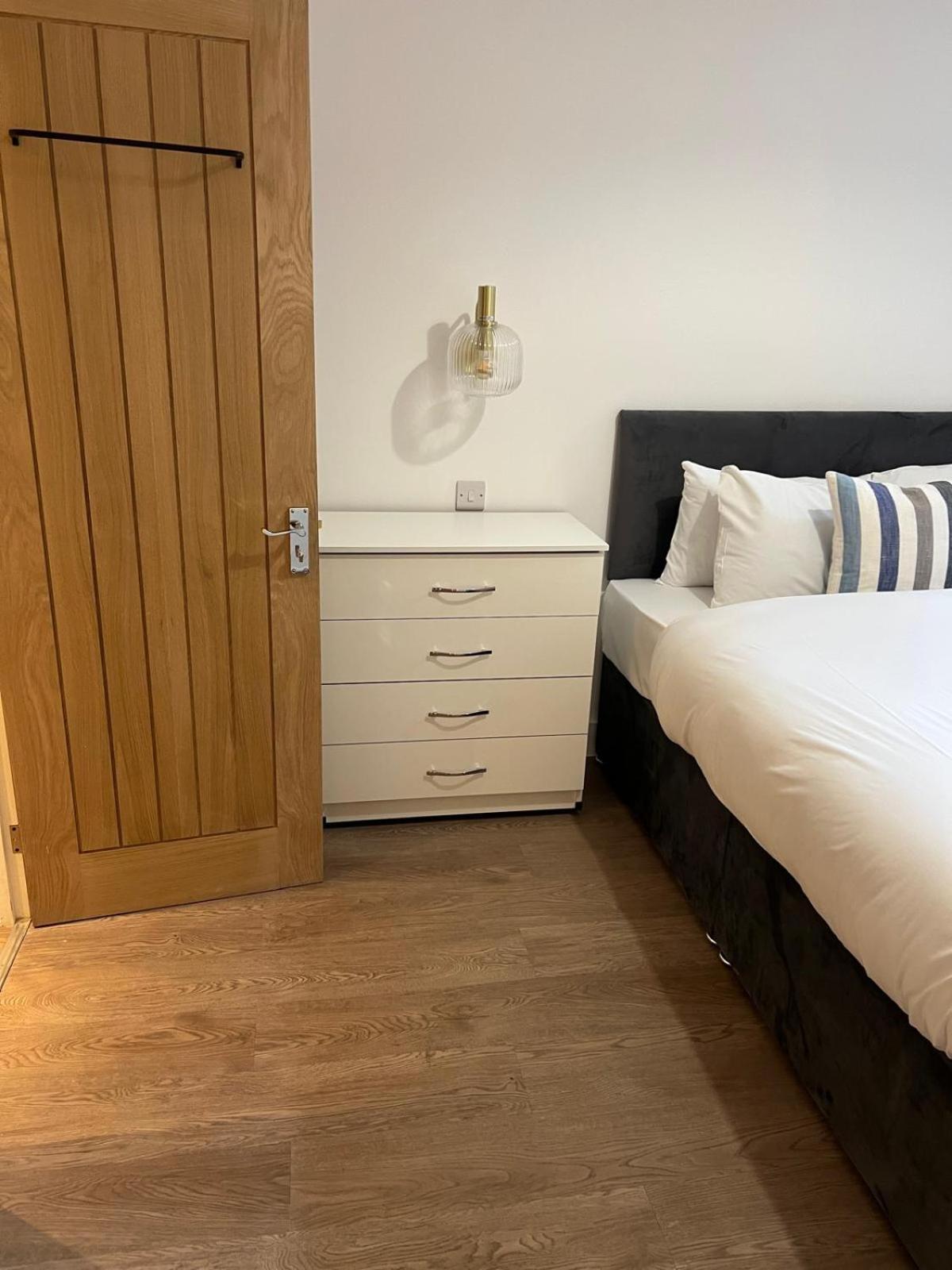 Beautiful 2 Bed With En Suite, Near Tube And Stamford Bridge