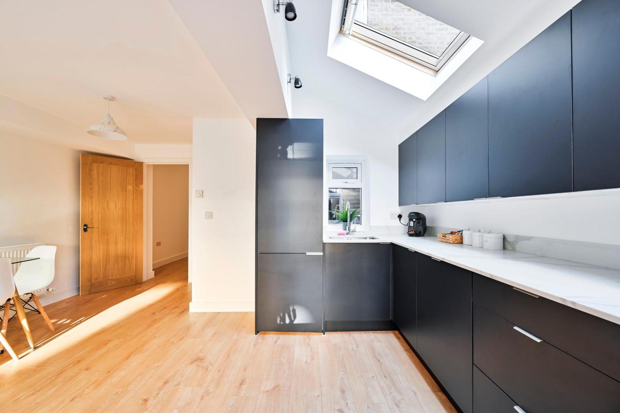 Beautiful 2 Bed With En Suite, Near Tube And Stamford Bridge