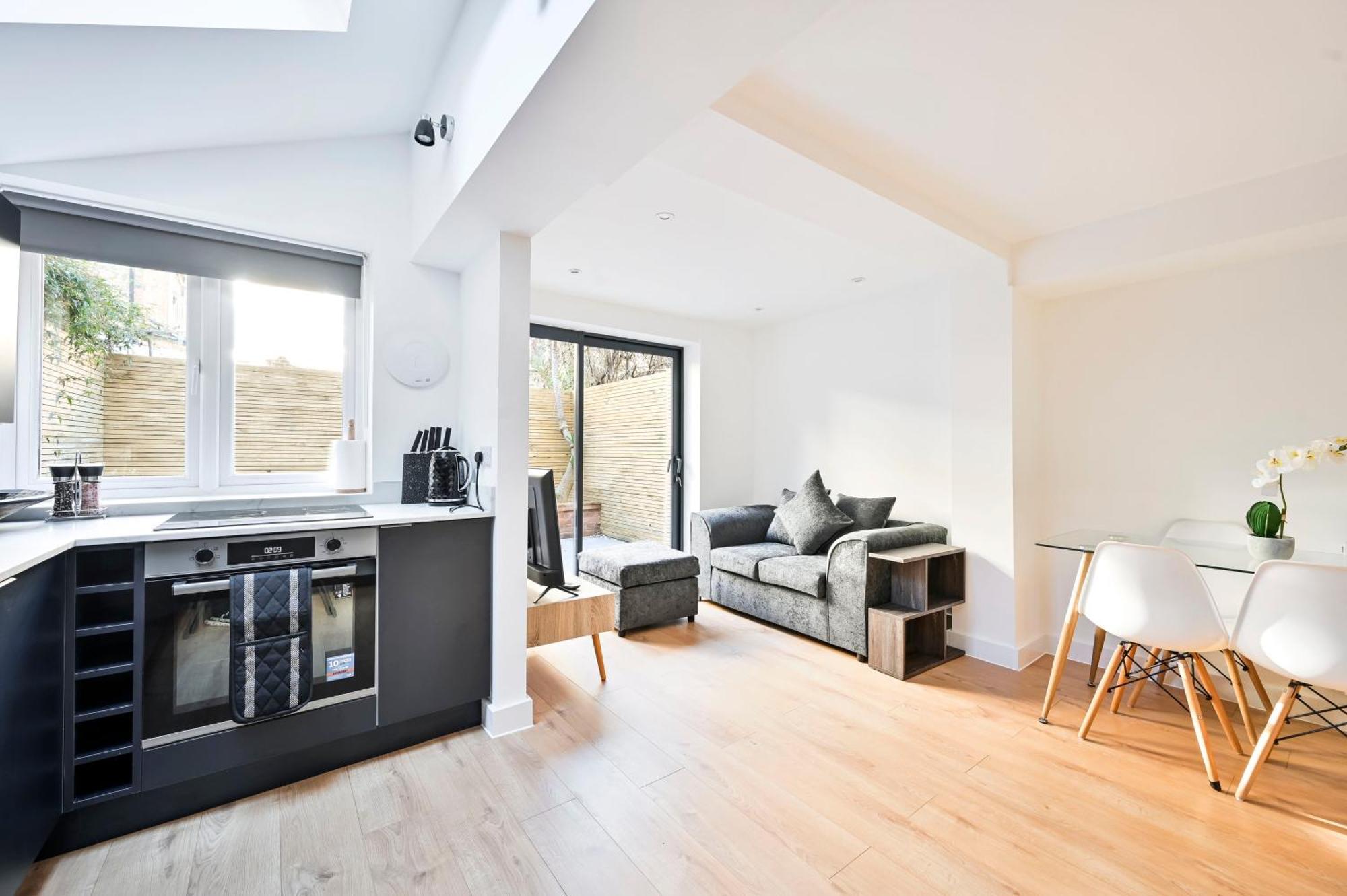 Beautiful 2 Bed With En Suite, Near Tube And Stamford Bridge
